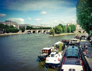 CEF - Péniche stationnement quai de la Monnaie